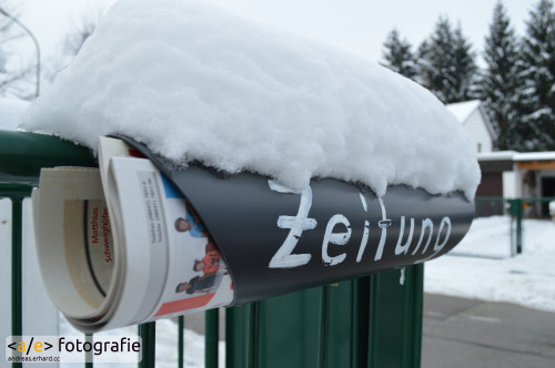 Zeitungsrohr im Winter