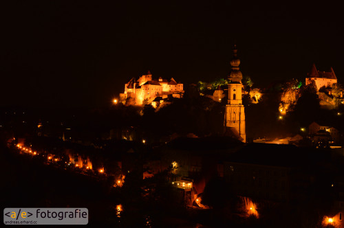 Blick auf das nächtliche Burghausen